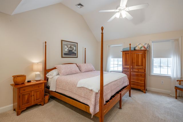 31 Bear Run Drive, Litchfield, NH 03052