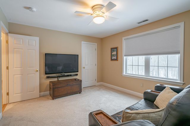 31 Bear Run Drive, Litchfield, NH 03052