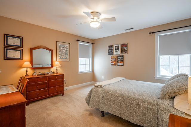 31 Bear Run Drive, Litchfield, NH 03052