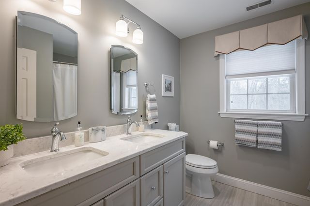 31 Bear Run Drive, Litchfield, NH 03052