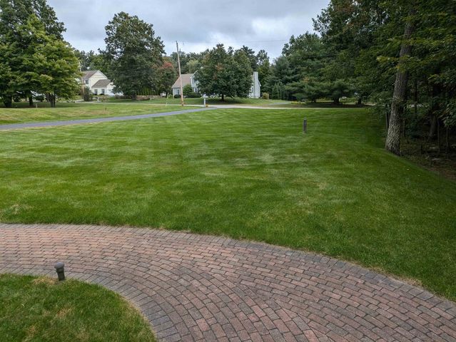 31 Bear Run Drive, Litchfield, NH 03052