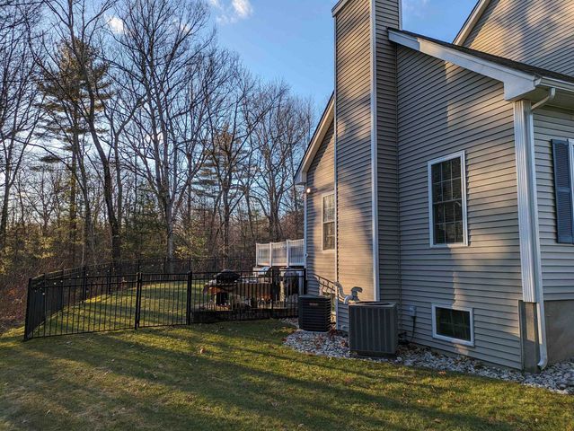 31 Bear Run Drive, Litchfield, NH 03052