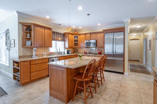 31 Bear Run Drive, Litchfield, NH 03052