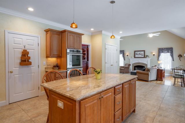 31 Bear Run Drive, Litchfield, NH 03052