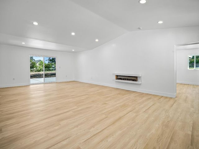 9261 Golden Gate Ave, Orangevale, CA 95662