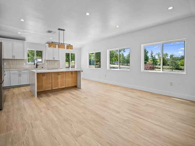 9261 Golden Gate Ave, Orangevale, CA 95662