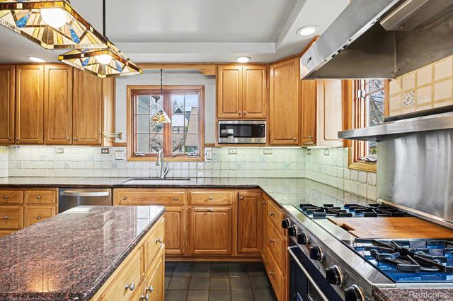 1235 Yorkshire Road, Birmingham, MI 48009