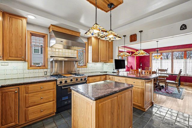 1235 Yorkshire Road, Birmingham, MI 48009