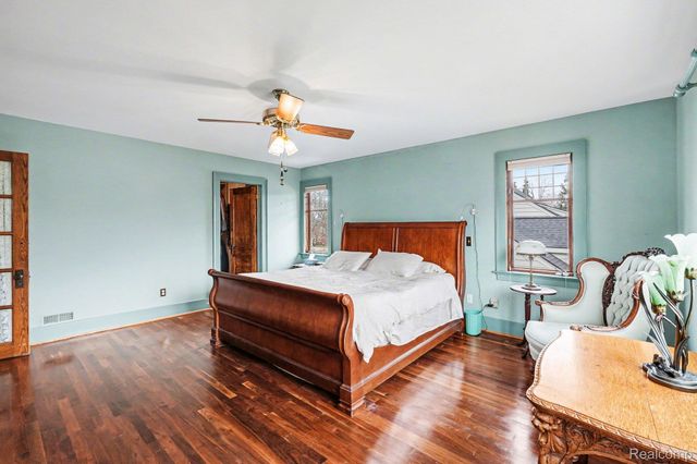 1235 Yorkshire Road, Birmingham, MI 48009