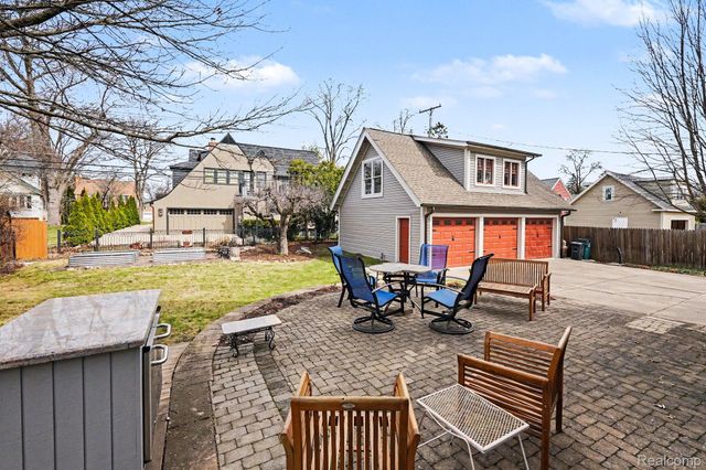 1235 Yorkshire Road, Birmingham, MI 48009