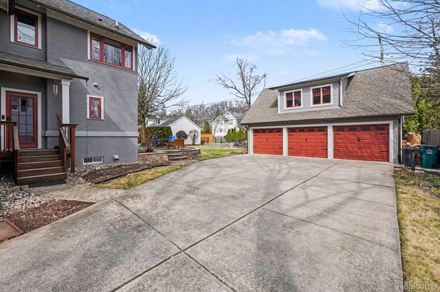 1235 Yorkshire Road, Birmingham, MI 48009