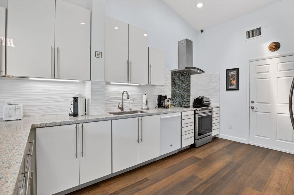 17227 Boca Club Boulevard 3, Boca Raton, FL 33487