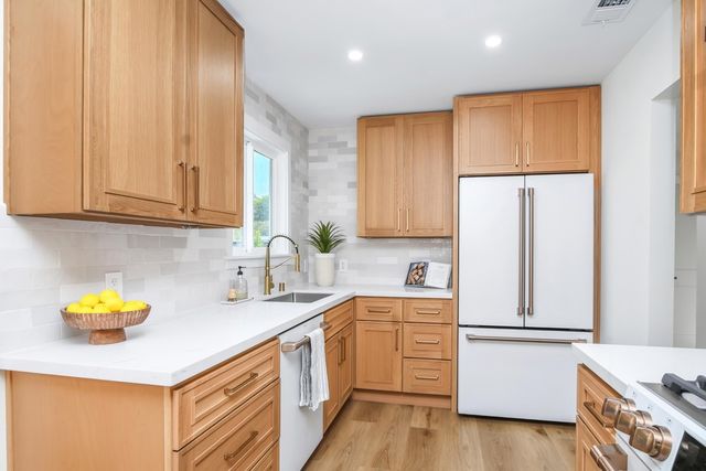 4 Rosalita Ln, Millbrae, CA 94030