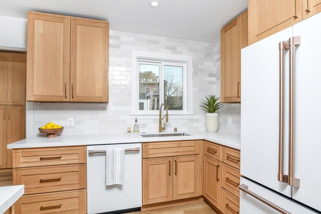 4 Rosalita Ln, Millbrae, CA 94030