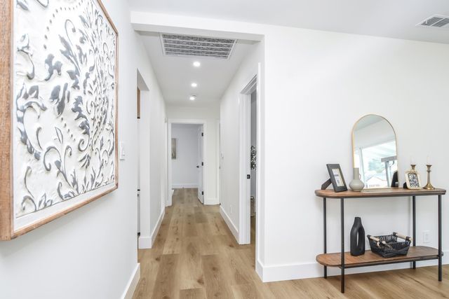 4 Rosalita Ln, Millbrae, CA 94030