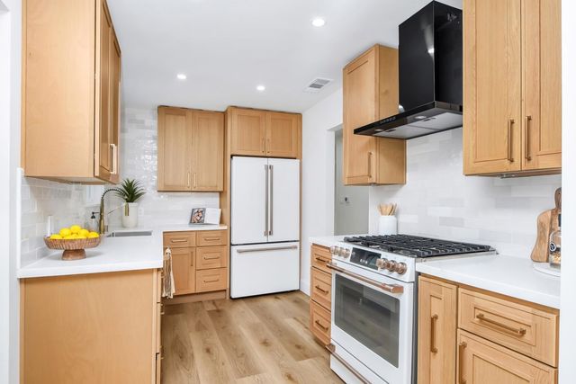 4 Rosalita Ln, Millbrae, CA 94030