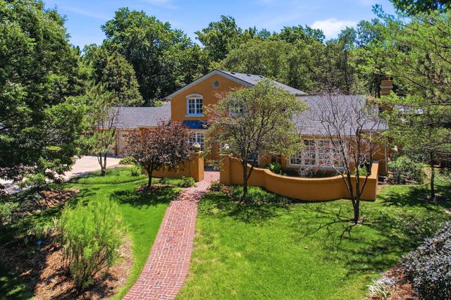 16 S Lakeside Blvd, Eastborough, KS 67207