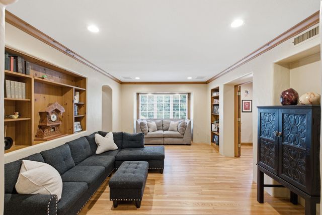 16 S Lakeside Blvd, Eastborough, KS 67207