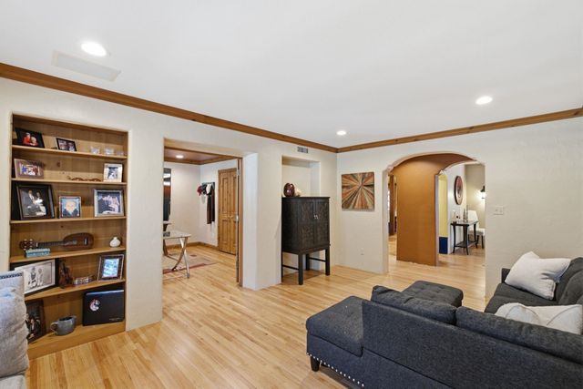 16 S Lakeside Blvd, Eastborough, KS 67207