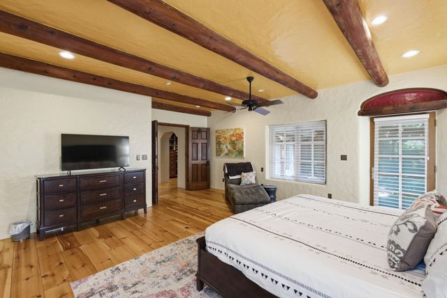 16 S Lakeside Blvd, Eastborough, KS 67207