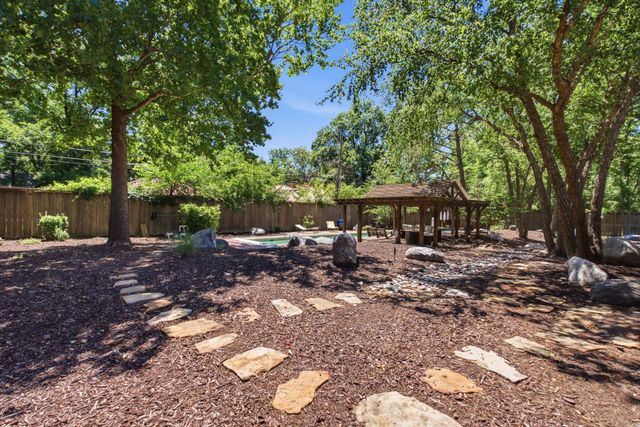 16 S Lakeside Blvd, Eastborough, KS 67207