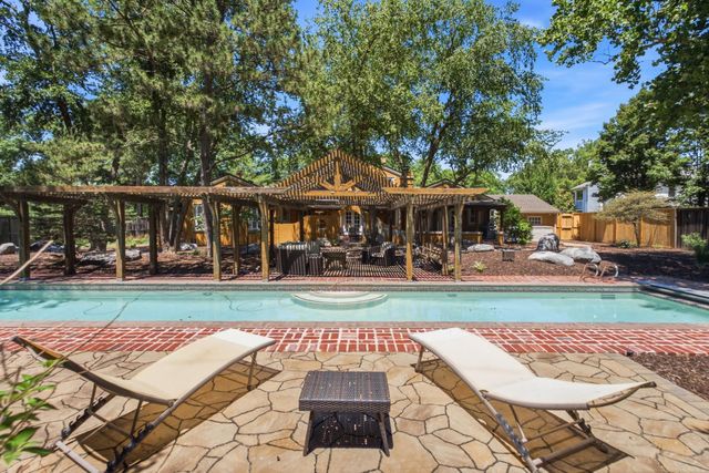 16 S Lakeside Blvd, Eastborough, KS 67207
