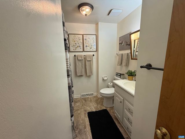 114 HARRIS RD, Charlottesville, VA 22903