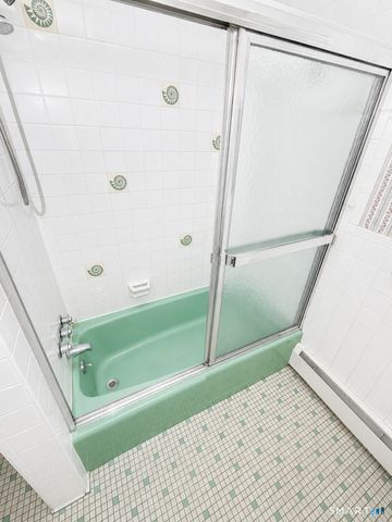 17 Marion Drive, East Lyme, CT 06333