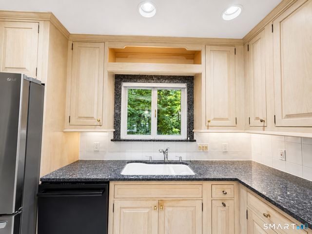 17 Marion Drive, East Lyme, CT 06333