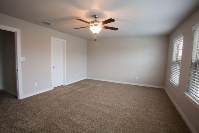 125 Lakeview CT, Kyle, TX 78640