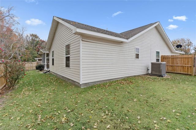 108 Pecan Point Road W, Brunswick, GA 31525