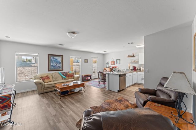 25 W MONTE CRISTO Drive, Wickenburg, AZ 85390