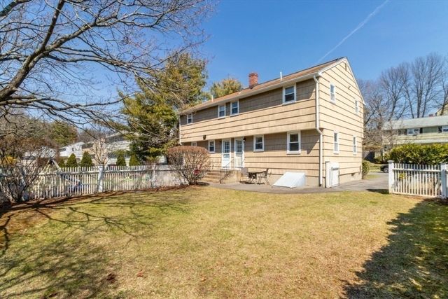 17 Charles Rd 17, Winchester, MA 01890