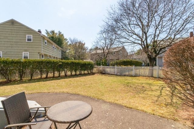 17 Charles Rd 17, Winchester, MA 01890