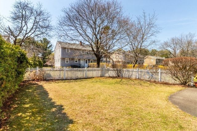 17 Charles Rd 17, Winchester, MA 01890