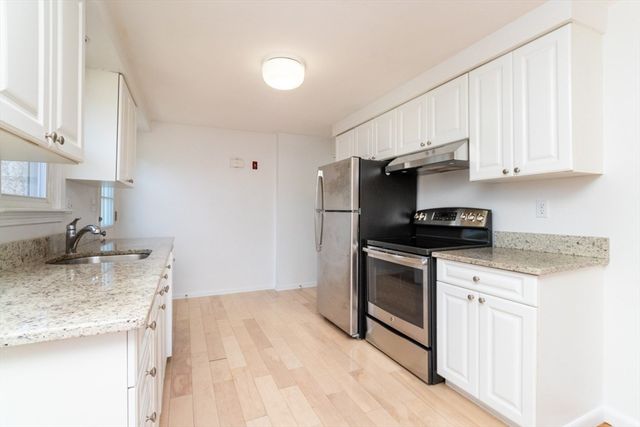 17 Charles Rd 17, Winchester, MA 01890