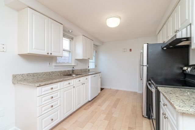 17 Charles Rd 17, Winchester, MA 01890