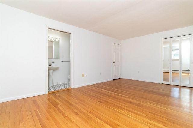 17 Charles Rd 17, Winchester, MA 01890