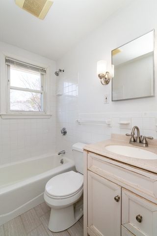 17 Charles Rd 17, Winchester, MA 01890