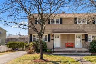 17 Charles Rd 17, Winchester, MA 01890