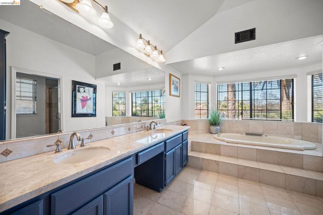 5770 Gateway Ct, Discovery Bay, CA 94505