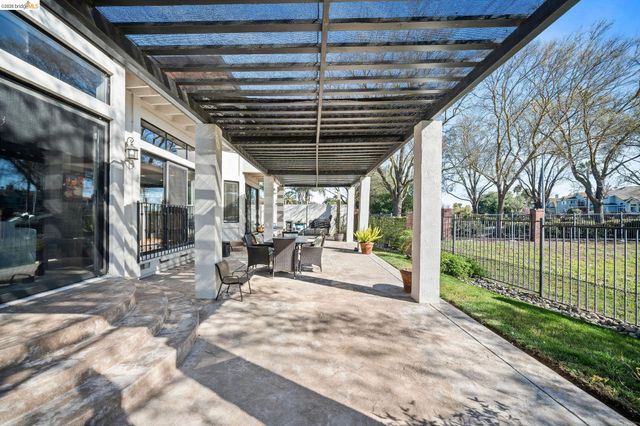 5770 Gateway Ct, Discovery Bay, CA 94505