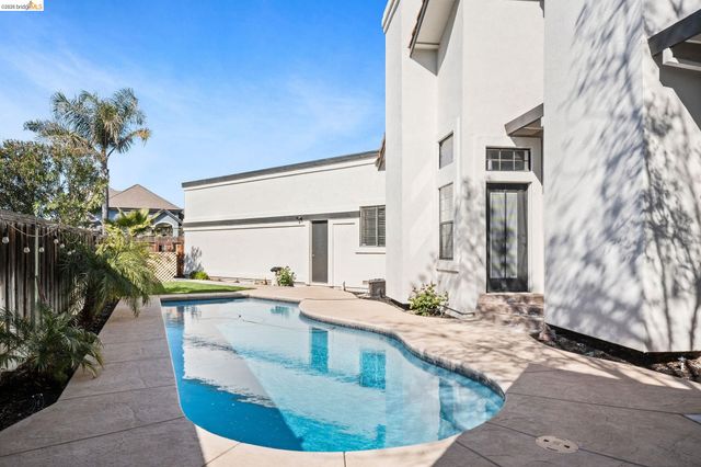 5770 Gateway Ct, Discovery Bay, CA 94505