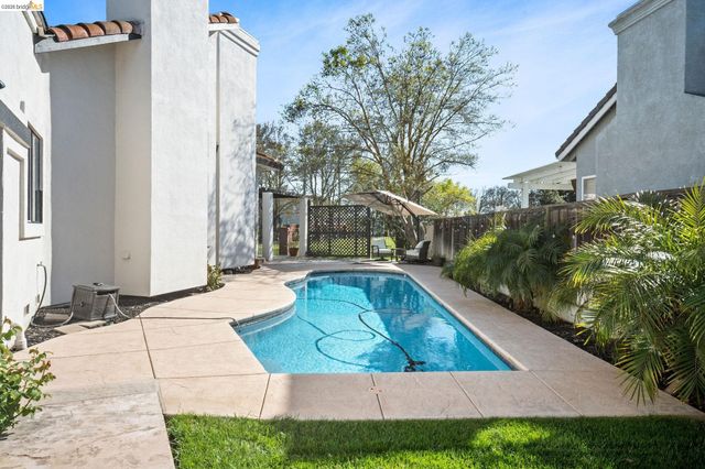 5770 Gateway Ct, Discovery Bay, CA 94505