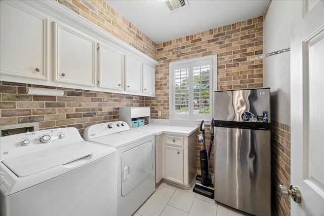 2810 Timber Country Way, Kingwood, TX 77345