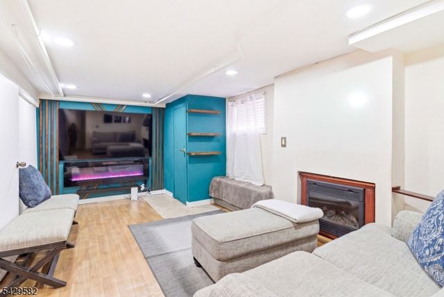 752 Market St, Paterson City, NJ 07513