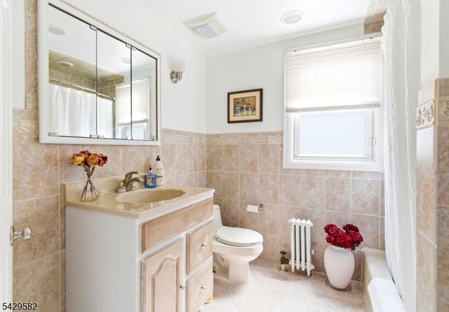 752 Market St, Paterson City, NJ 07513