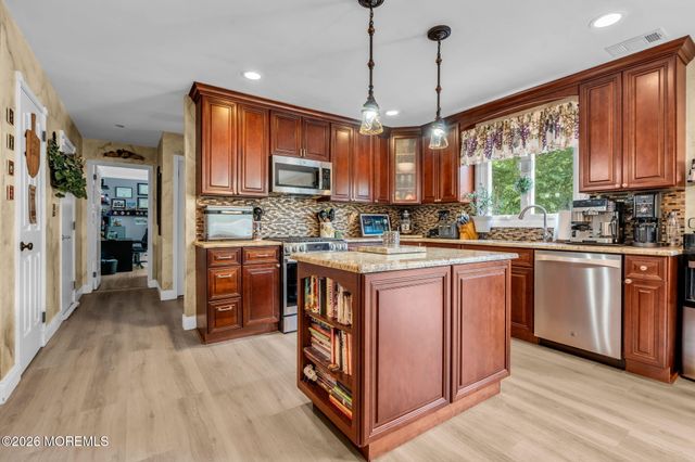 21 Ryan Road, Marlboro, NJ 07746