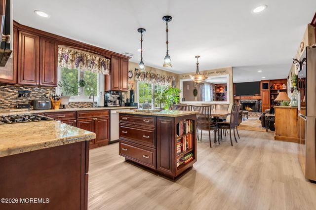 21 Ryan Road, Marlboro, NJ 07746