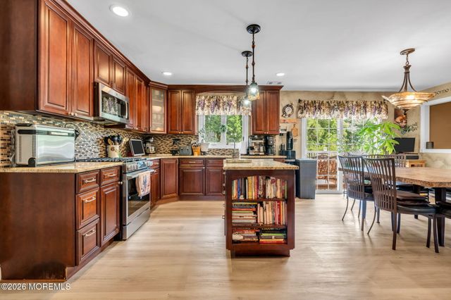 21 Ryan Road, Marlboro, NJ 07746